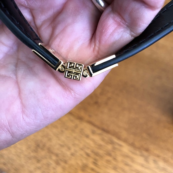 Givenchy small cut out black monogram crossbody bag - Picture 5 of 13